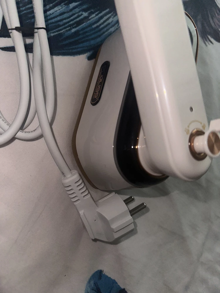 Ужасно !!! Не кому не советую вообще не глажет одежду просто описание реклама и + там написано отпариватель 4в1 а сам отпариватель в шоке что он отпариваеть пустая трата денег лучше б утюг взяла не тратьте на ерунду время и деньги и нервы 🤦🏻‍♀️и эсли вы думаете что конкуренты нет обычный покупатель!!!