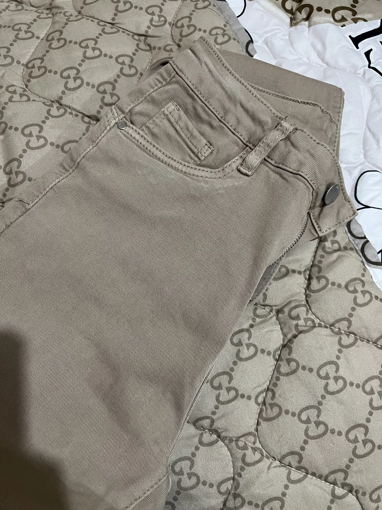 Хорошие джинсы , заказала на размер меньше так как джинсы очень тянуться