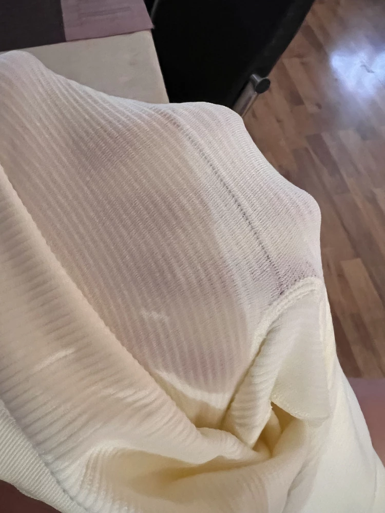 Пришла домой, прмерила а там Стрелка на попе , и на поясе нитки которые оасходчтся , как вернуть товар ? Так к теок очень приятные , но ксожалению брак стрелка на попе