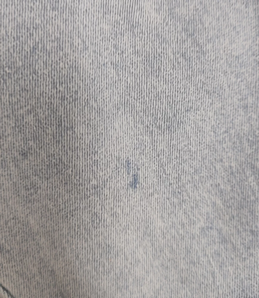 Джинсы понравились, но пятно на видном месте. Отказ. Жаль