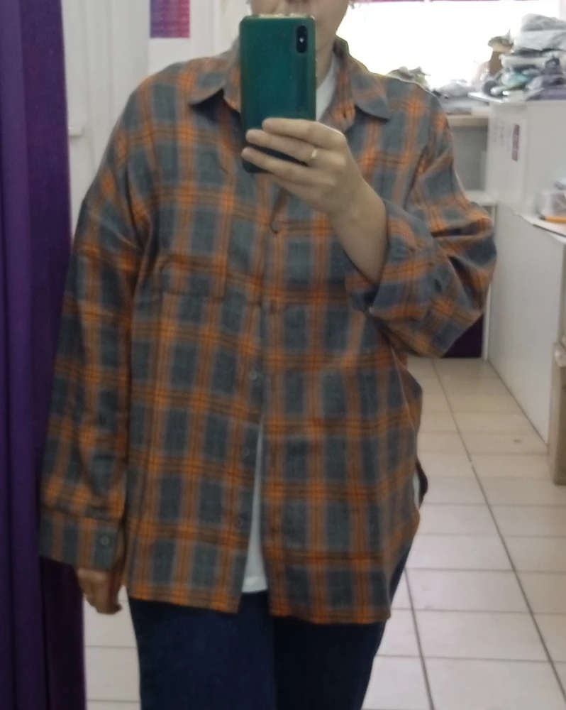 Здравствуйте! Доставка шла очень долго. Но рубашка стоила, чтобы её подождать. Качество хорошее. Все так аккуратненько: пуговички, манжеты.