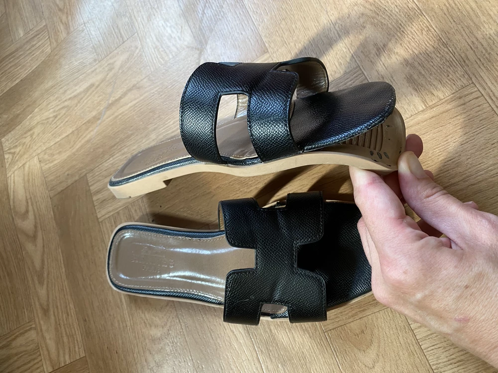 Получила 28.06 отзыв пишу 7.07 . носила неделю . И то с машины в офис. Толком и не ходила. Подошва отошла. Натирают страшно. Не кожаные, как заявлено. Буду возвращать.