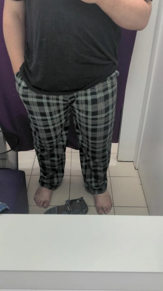 Заказывали шорты, а пришли штаны неимоверной длины, рост молодого человека 185, а длина, наверное на рост 2 метра)))