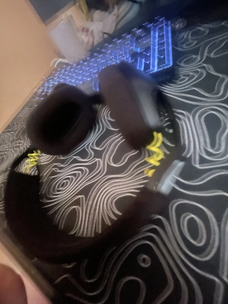 впринципе наушники достойные за свой прайс, один минус и это микрофон он ужасен а так в целом все хорошо я доволен