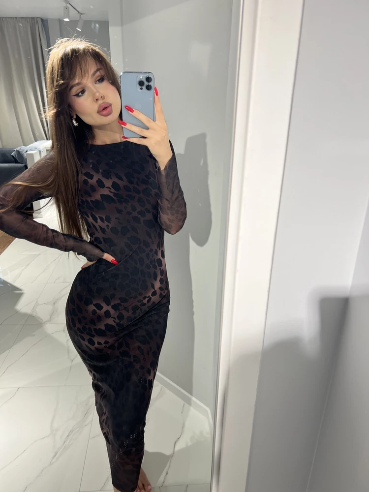 Очень красивое платье из приятной, КАЧЕСВЕННОЙ ткани! Советую) Идеально село по фигуре