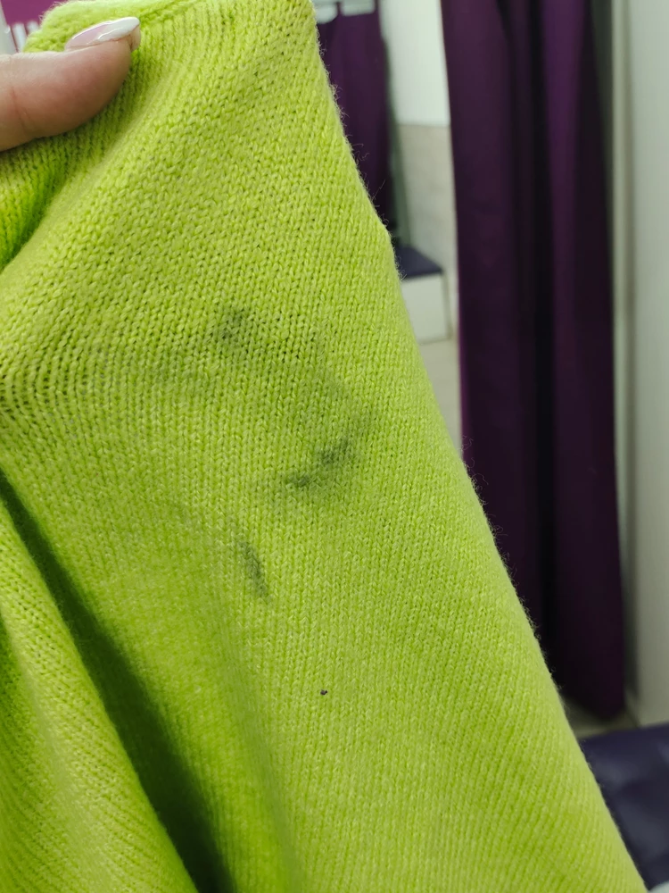 Получила грязную. Хотела вернуть, но из-за цвета, оставила. Постирала и все прошло...☺️