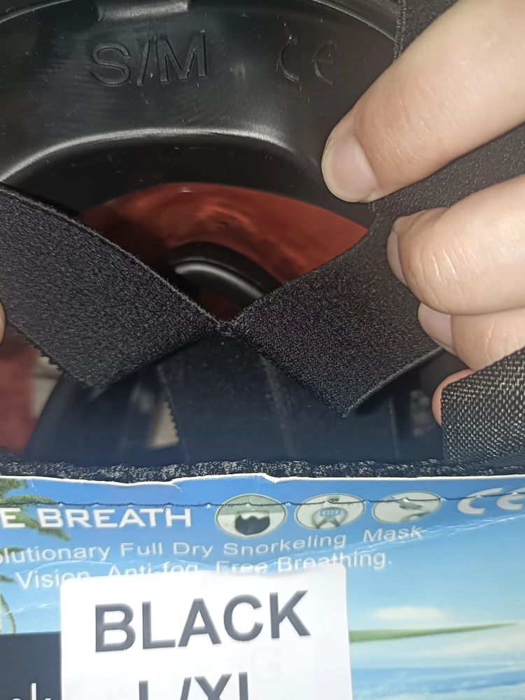 Заказала маску для мужа, размер L/XL, обращаю внимание, что размер был важен.  
Товар пришел, на этикетке указано L/XL, но маска при этом маленькая!  Стали рассматривать и муж увидел, что на самой маске указан другой размер, а этикетка наклеена на другую этикетку, на которой уже размер указан S/M. Это неприятно. 
Маску решили оставить, т к. уже не было времени перезаказывать, отдадим потом кому-нибудь, у кого голова поменьше.