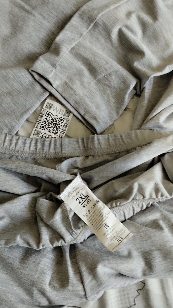 Леггинсы Классные! Состав хлопок, на жару само то! Купила бы такие же, только покороче, ввиде " велосипедок", чуть ниже колена. Жаль, нет таких в продаже .Размер соответствует, на мой 50 Об 108 в самый раз! С длинными майками и туникой смотрится Классно!- мне нравиться!
Конечно рекомендую продавца, пошито качественно, состав соответствует рекламе. Благодарю ВБ за доставку раньше срока, упаковка норм.