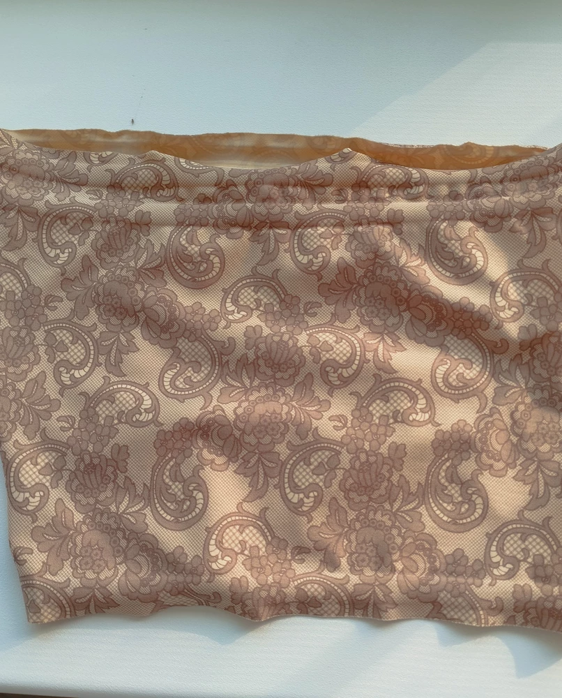 Бандалентки после одного дня носки растянулись и начали скручиваться, хоть и размер подобран верно, так что деньги на ветер...