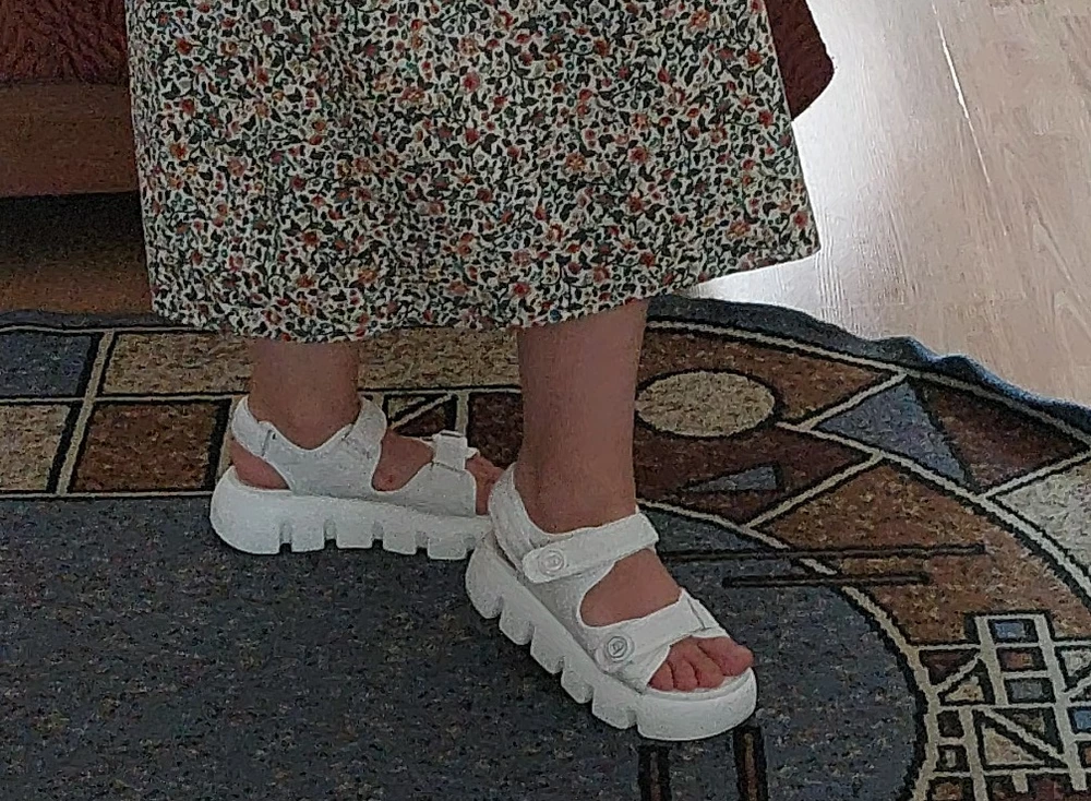 Оооооочень мягкие, невесомые, удобные!!! Нога спит как говориться....))))