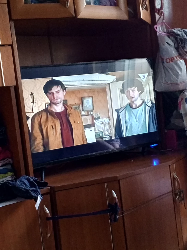 Хороший телевизор все работает доставка во время