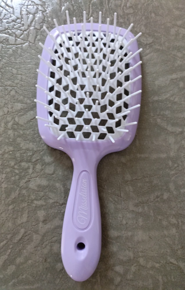 Очееее4нь хорошая, мягкие зубчики, хорошо расчёсывает, не выдирает не однаго волоска