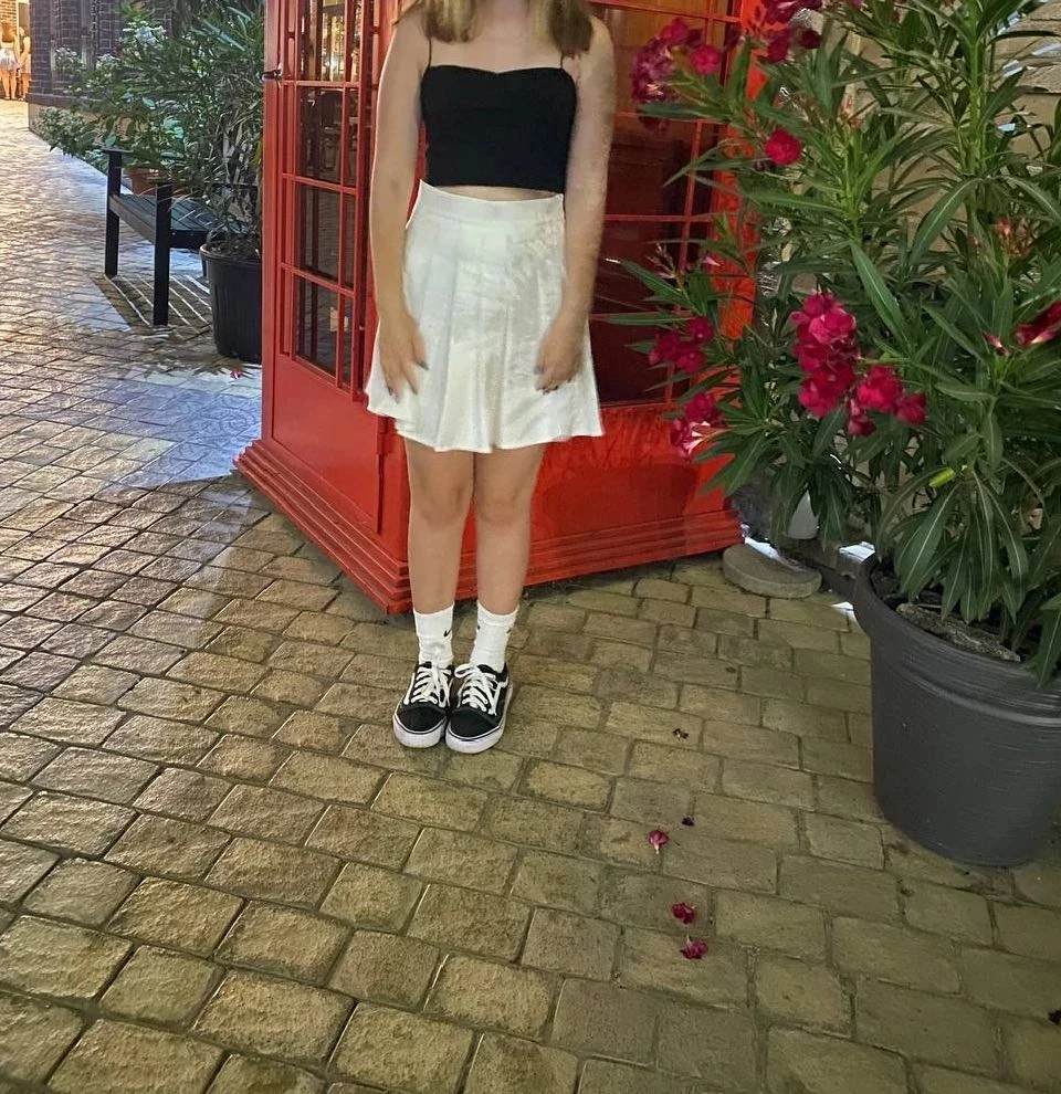 Широковата в талии и складки редкие.