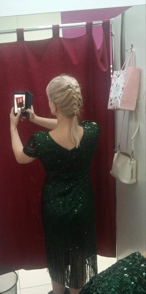 Очень хорошее платье, размер соответствует.