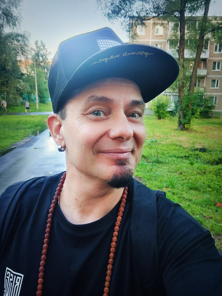 Майка топ, одно но, выцветает на солнце очень быстро. Цена нормальная и по этому просто купил ещё одну ...😎👍