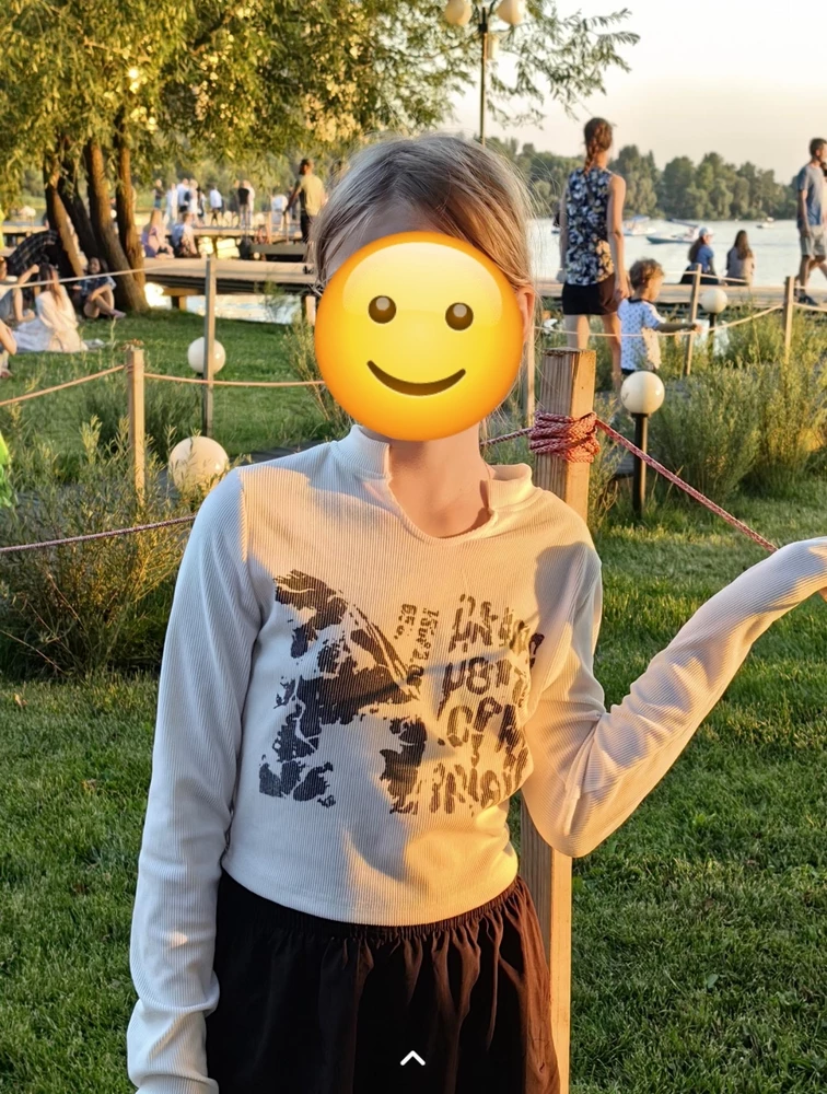 Ткань приятная, мягкая. На рост 146 брали XS подошло. Качественный материал