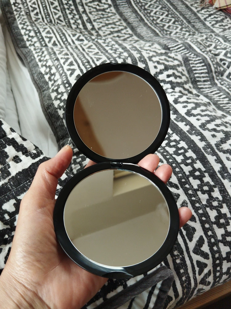 То, что надо в дороге! Увеличивает отлично и размер в самый раз.