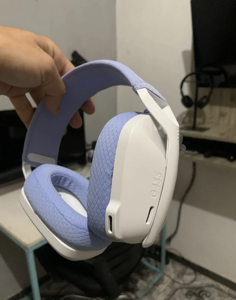 наушники классные. на деле пока не проверяли. выглядят прям как на картинке у продавца. отдельное спасибо за упаковку и прлную комплектацию. наушники пришли с проводом для зарядке, а так же были в отдельном пакете внутри каробки.