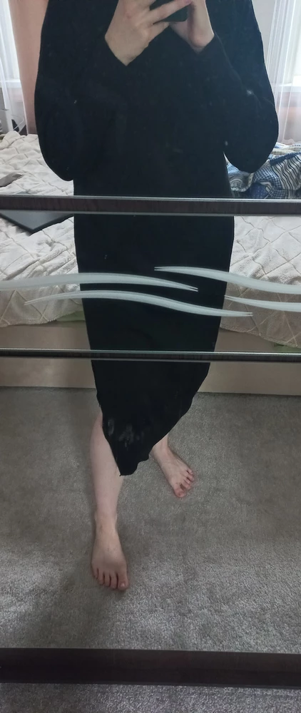 Платье брала для такой прохладненькой погоды и оно мне очень понравилось! Самое то! Воротник идеально защищает от ветра. А еще этот миленький разрез просто покорил мое сердечко) рекомендую👍