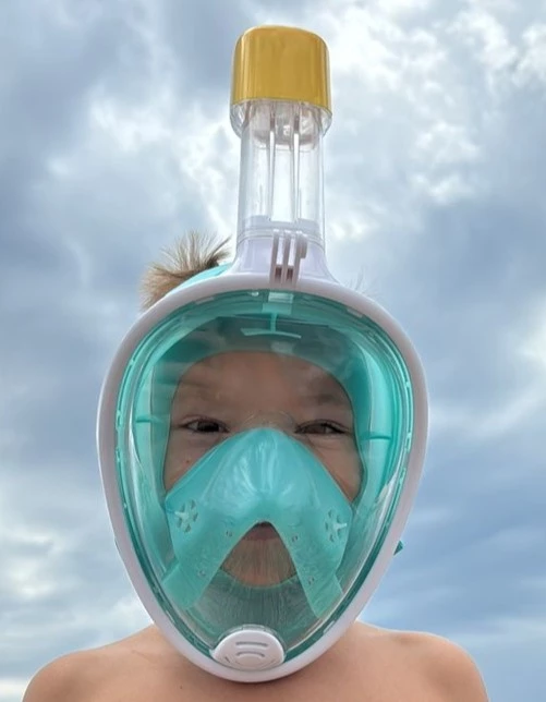 Отличная маска! Элластичная как надо, сидит хорошо, не подтекает.