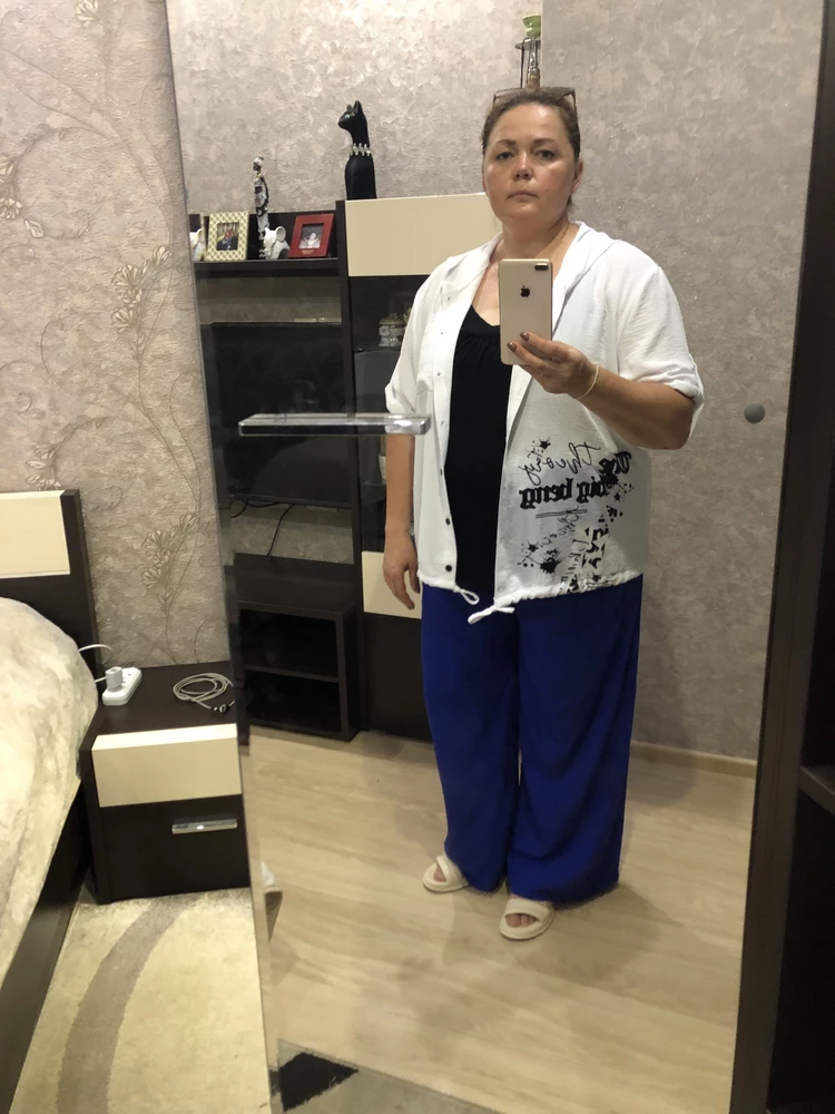 Хорошая блузка, для меня была длинновата, но укоротить не составило труда, материал чуть тянется.