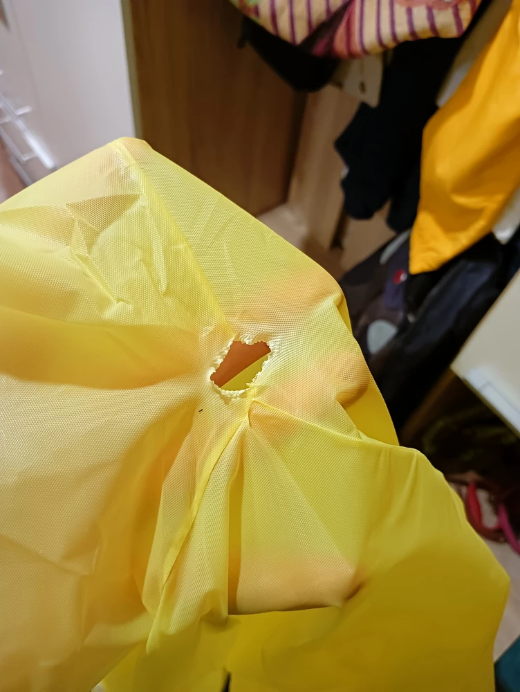 Жесть, очень разочарованна. Проверять не стала. Забрала в пункте приема. Оказаалось с дыркой, хотя быдо сложенно профессионально, упаковка целая. Первый раз не проверила товар. Ужасно. Дешовая фурнитура! Не рекомендую.