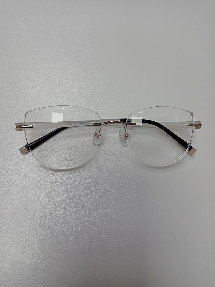 Очки удобные нигде не давят, очень лёгкие, невесомые. Линза без искажении, диоптрии соответствуют. В коплекте чехол и салфетка. 🔥🔥🔥