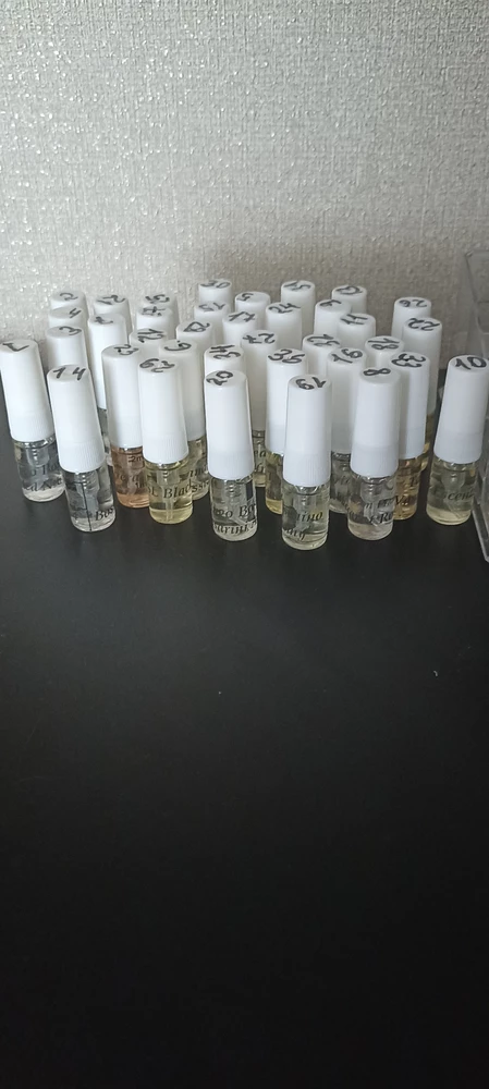 Флаконы не плохие, но есть не приятный запах от крышек и некоторые прокручиваются!