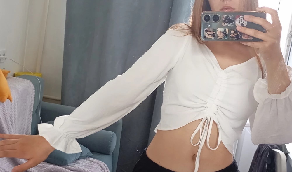 Кофточка очень классная, все подошло по размеру, на ОГ 90, ОТ 65 брала L. Ткань слегка просвечивает спереди, но это не критично. На ощупь ткань мягкая и приятная. В общем всем советую, все отлично!)