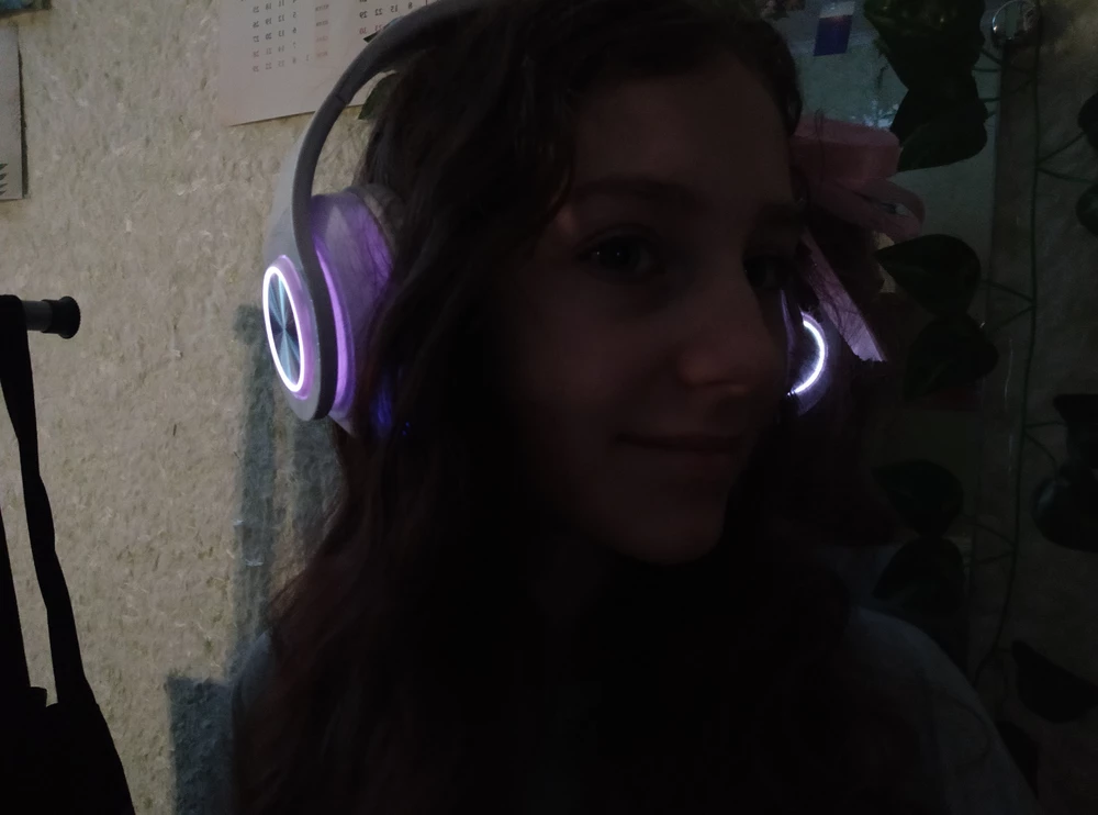 наушники топитоп🥳, звук хороший, и выглядят они ахн, брала младшему брату на др(22июля), завтра обрадуется, жаль что коробка вся мятая пришла, а так супер думаю и себе такие закажу))