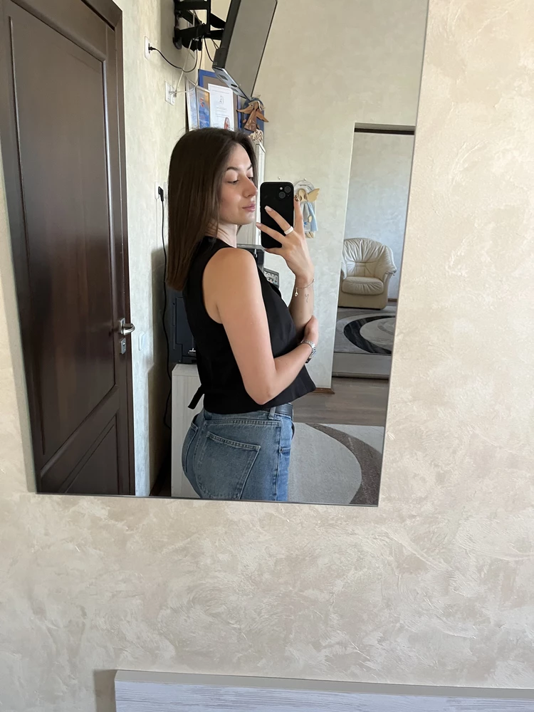 Жилетка понравилась, сшита хорошо за исключением того, что внутри жилетки какой-то необработанный край, который колится и  впивается в спину