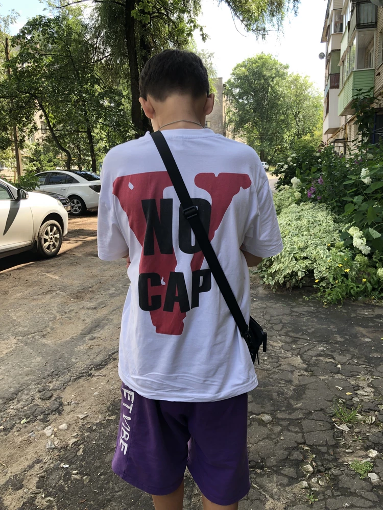 Футболка кайф, мне все зашло. В комплекте стикеры тоже
Збс