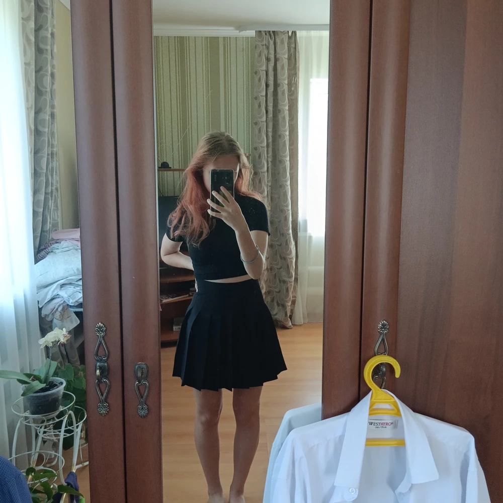 юбка хороша,на мой рост 155 не выглядит очень короткой.взяла 42 размер на вес 49,талия 62 примерно