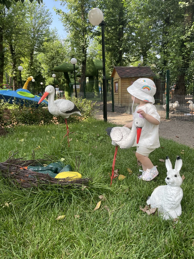 Супер панама! Невесомая и качественная. Поля хорошо закрывают от солнца. 
На возраст 1,5г размер 1-2г соответствует