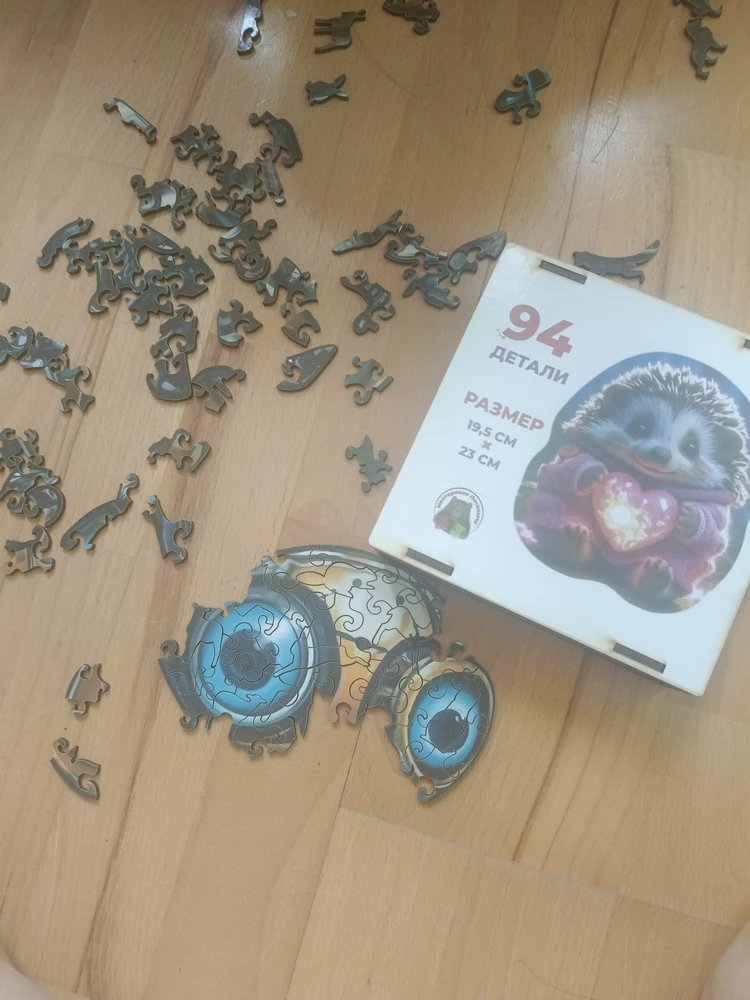 Просто ужас! Купила ребенку (девочке) в подарок пазл ёжика с сердцем, *** оказался робот. Ребенок был ужасно расстроен!
Потом когда ещё и увидела что этот пазл робота стоит 180 рублей была в шоке. Вот как наживаются продавцы. Я за пазл заплатила 298, да не большая разница, но осадок остался.