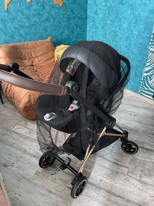 Сетка достаточно большая, примеряли пока на автокресло, думаю на прогулочный блок будет идеально по размеру, черный цвет выглядит очень стильно. Спасибо качественный товар, всем рекомендую!!!!