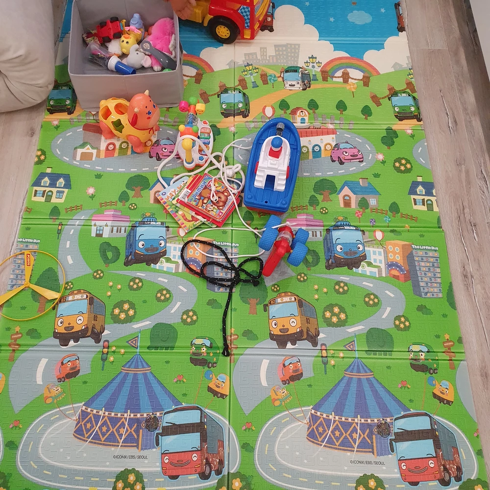 Коврик понравился, по толщине мне показался больше и плотнее, чем другие такого плана ковры.
Это уже третий ковёр, есть с чем сравнивать.
Спасибо 👍