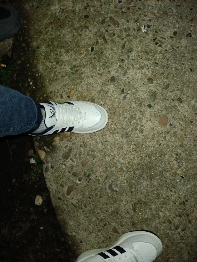 Скажу коротко. Кросовки понравились. Мягкая подошва верх кожа нет не знаю. Мне понравилось