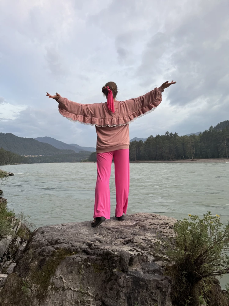 Прекрасная кофта! Отлично сиотрится, приятный материал и суперская идея!