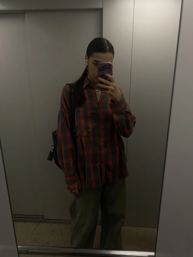 Приятная к телу, но, кажется, со временем покроется катышками