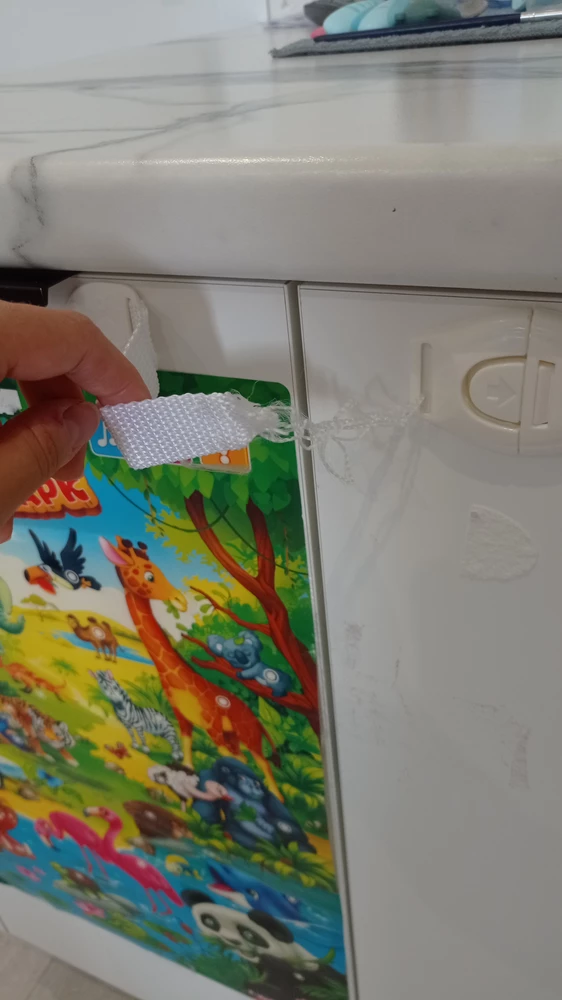 Качество просто ужасное, 9 замков из 10 были с браком, не прошиты совершенно, я только повешу , ребенок подходит один раз дёргает и они сразу вот так рвутся.