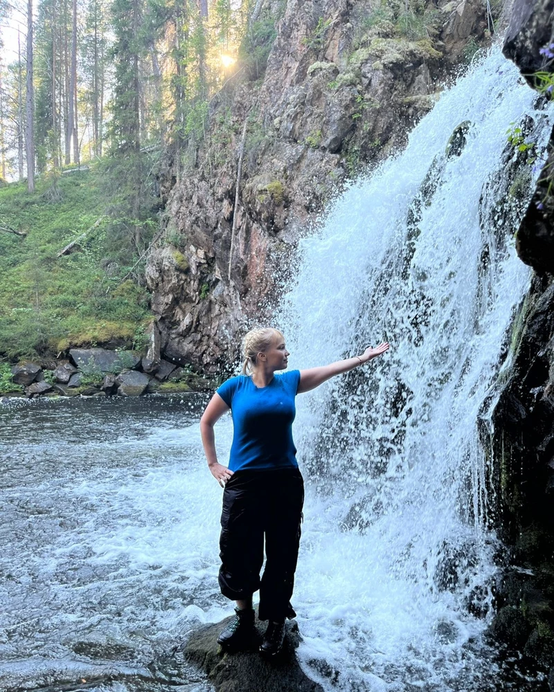 Классные штаны брала для похода,купалась в них в водопаде ,они за 5минут высохли.
Очень лёгкие ,удобные рекомендую