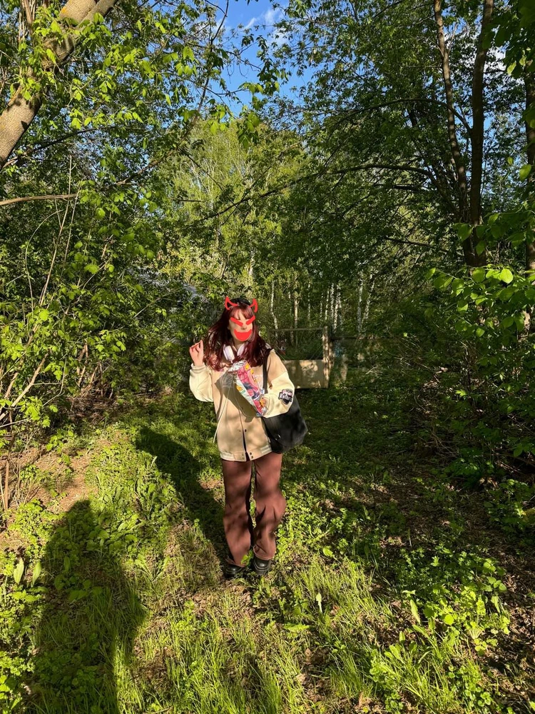 Кофта бомбическая, нереальная, ваще круто
Взяла XL на рост 163 как оверсайз, очень прикольчик. Материал изнутри очень мягкий, снаружи выглядит хорошо, даже не как с рынка
И катышка ни одного не появилось, хотя ношу уже больше 2х месяцев