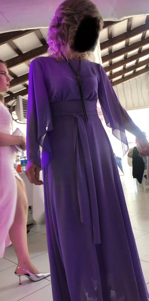 Шикарное нарядное платье . Подошло для мамы жениха