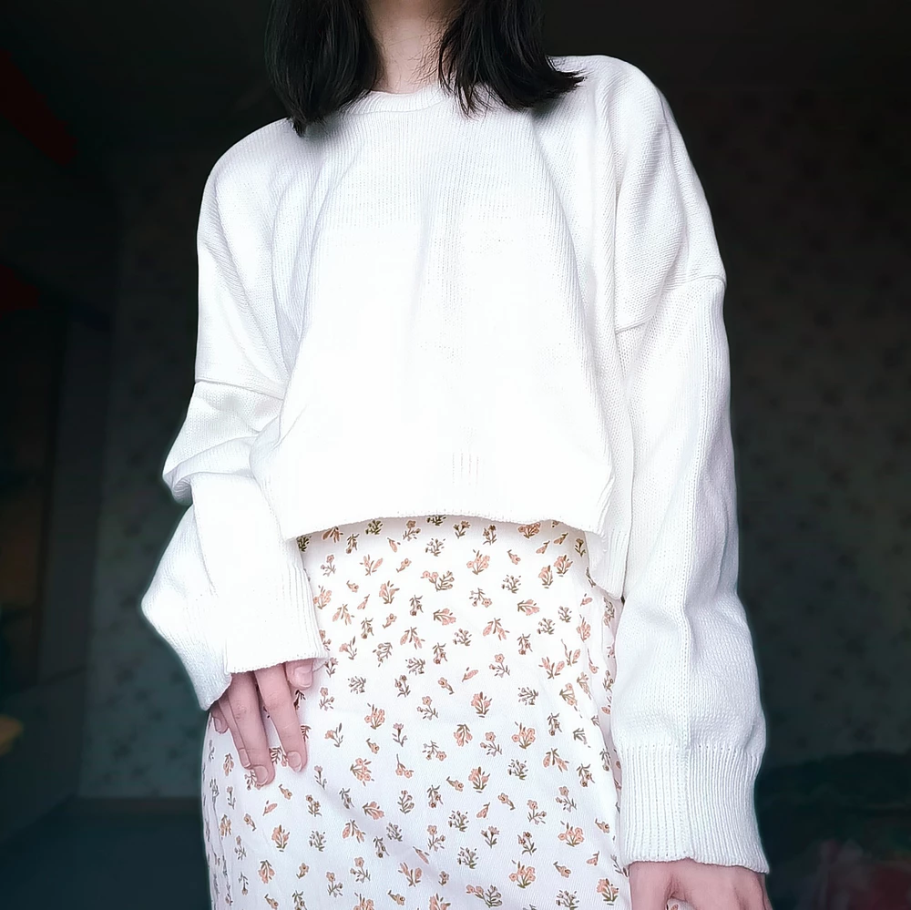 Сильно задирается, спина голенькая почти( а так все шикарно, тёплый, но под низ лучше майку, а то спину поддувает) на мой 42 с ростом 165-167 отлично сидит)