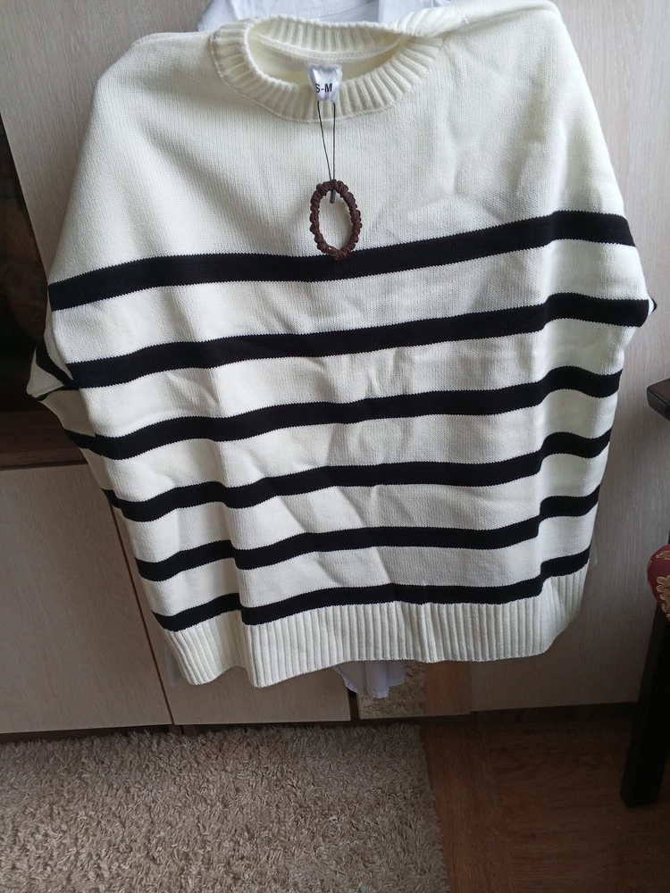 Свитер хороший, порадовал подарок 🎁 спасибо.