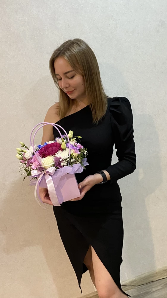 Очень красивое и элегантное платье!) Подчеркнёт и спрячет то, что нужно)