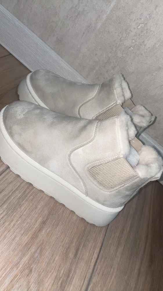 На 22,5 см подошел 38. Чуть чуть маломерит, на размер. А так красивые и удобные