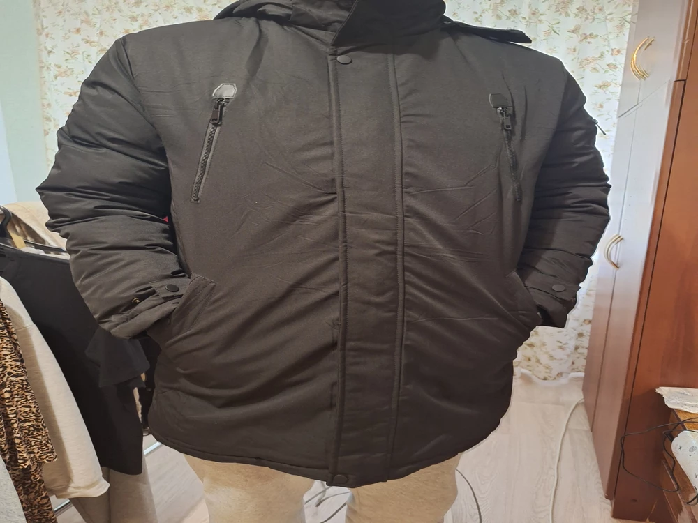 Отличная куртка, теплая, качество хорошее,  супруг носит 52р,я заказала 56, подошёл отлично,спасибо 🫶