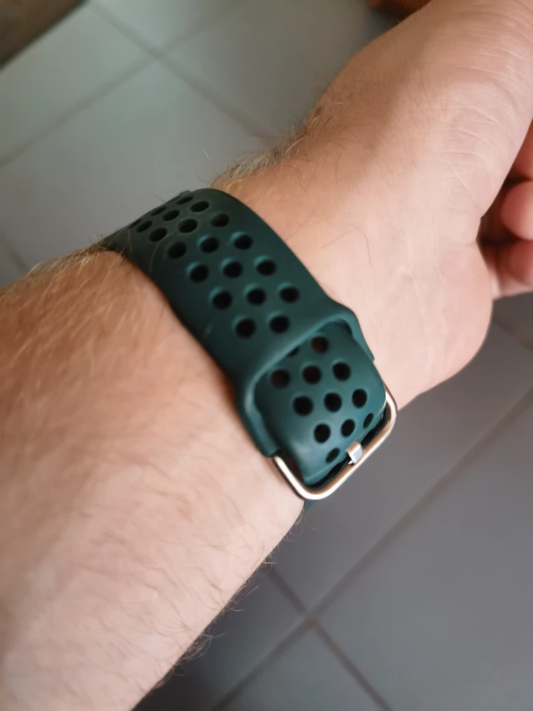 Качество ремешка?
- Это трудно назвать вообще, каким либо качеством! Меньше чем за месяц, он весь потемнел и замусолился!
Стоит ли, покупать?
- Однозначно НЕТ! Не стоит он даже своей низкой цены!